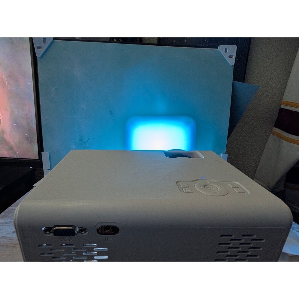 TOPTRO Portable Mini Multimedia Projector (White) - Picture 4 of 5